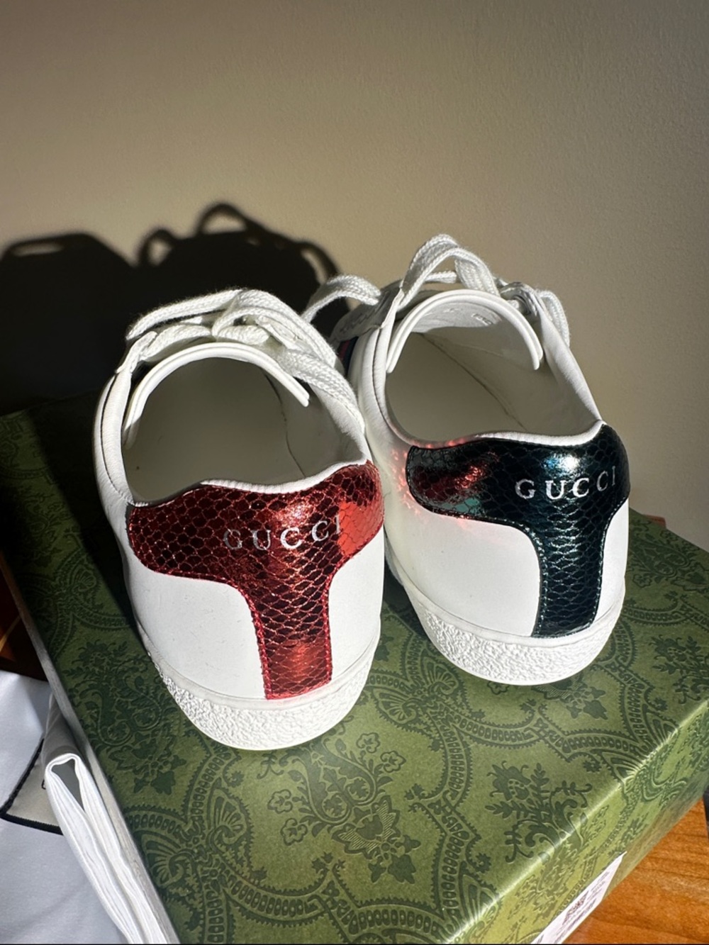 Gucci ‘Bee’ Tennis Shoes. - Picture 3 of 11